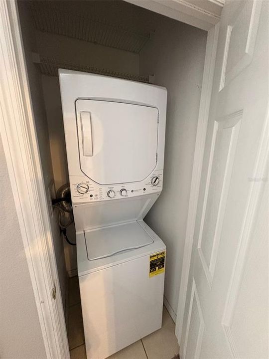 待售: $209,000 (2 贝兹, 2 浴室, 929 平方英尺)