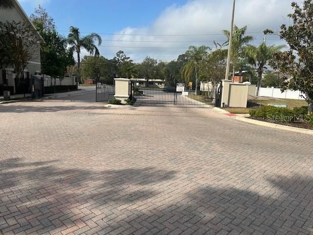 待售: $209,000 (2 贝兹, 2 浴室, 929 平方英尺)