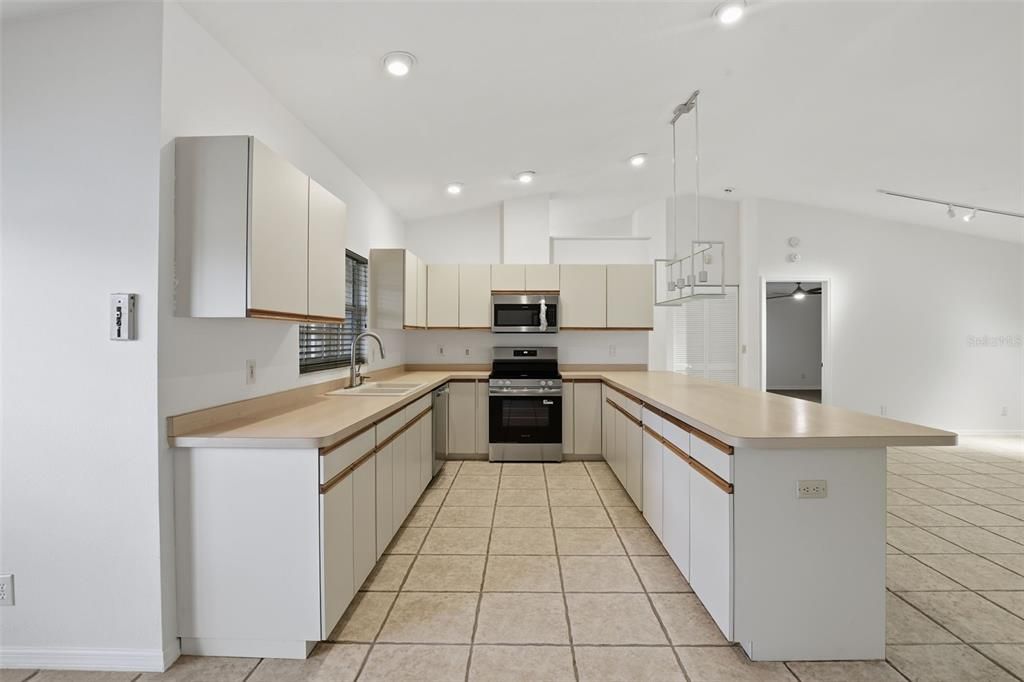 待售: $284,900 (3 贝兹, 2 浴室, 1830 平方英尺)