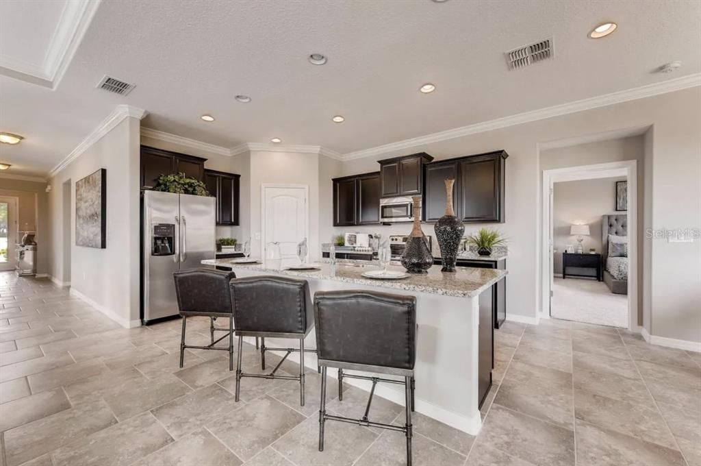 For Sale: $575,000 (4 beds, 3 baths, 2852 Square Feet)