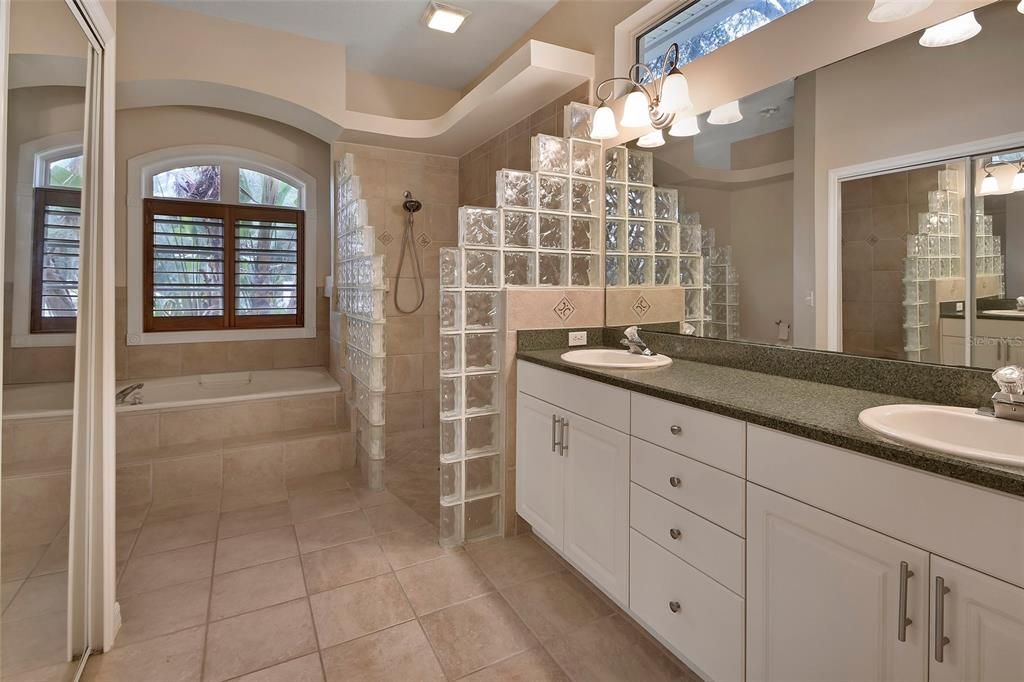 待售: $487,000 (3 贝兹, 2 浴室, 2137 平方英尺)