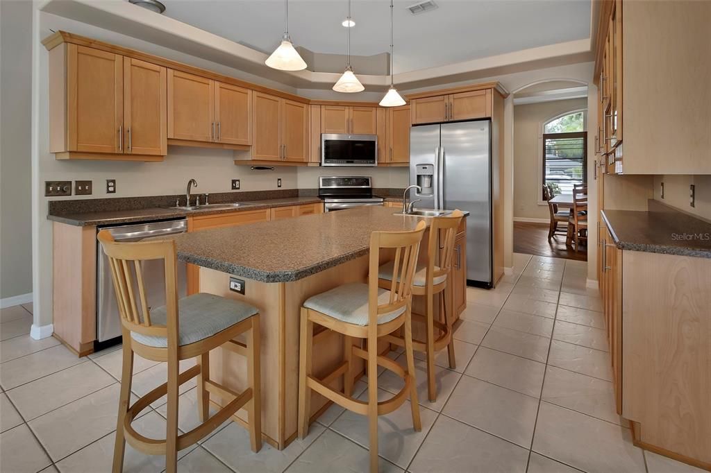 待售: $487,000 (3 贝兹, 2 浴室, 2137 平方英尺)