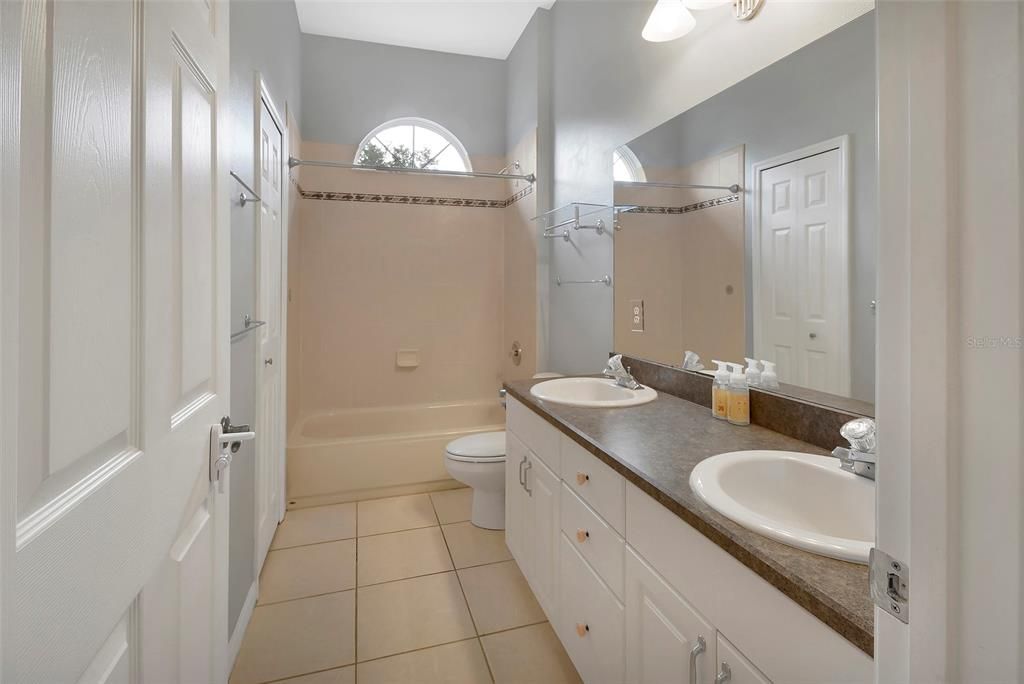 待售: $487,000 (3 贝兹, 2 浴室, 2137 平方英尺)