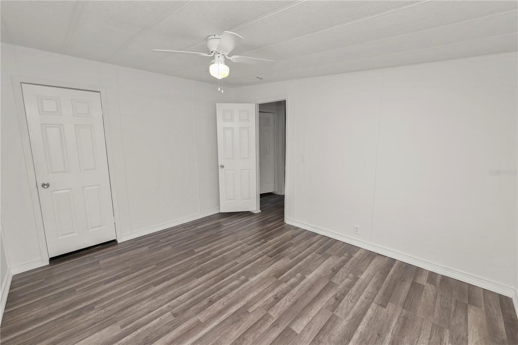 На продажу: $279,900 (3 спален, 2 ванн, 1404 Квадратных фут)