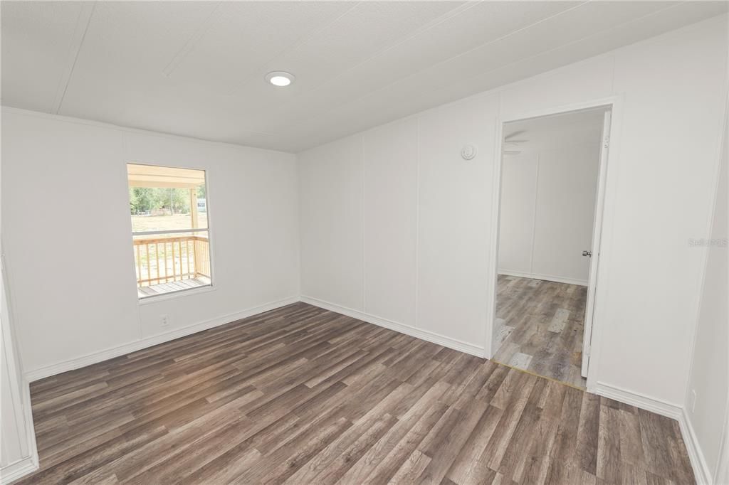 На продажу: $279,900 (3 спален, 2 ванн, 1404 Квадратных фут)