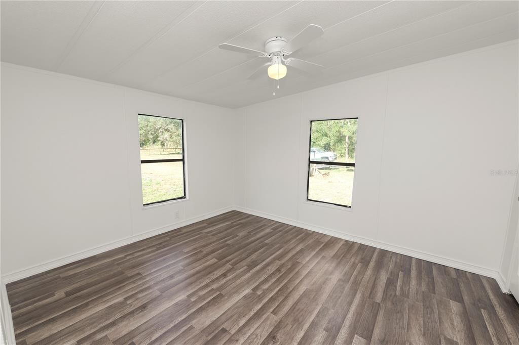 На продажу: $279,900 (3 спален, 2 ванн, 1404 Квадратных фут)