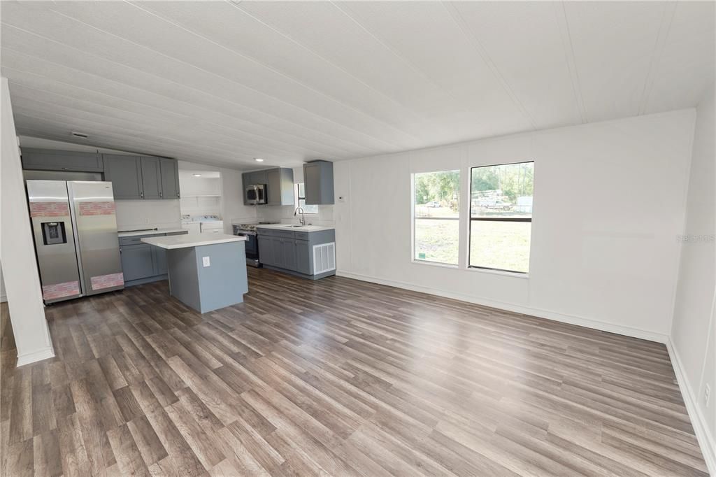 На продажу: $279,900 (3 спален, 2 ванн, 1404 Квадратных фут)