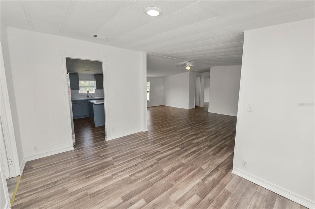 На продажу: $279,900 (3 спален, 2 ванн, 1404 Квадратных фут)