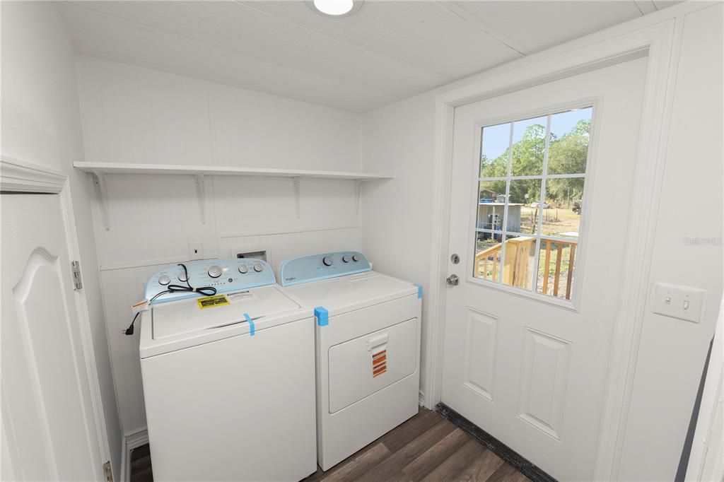 На продажу: $279,900 (3 спален, 2 ванн, 1404 Квадратных фут)