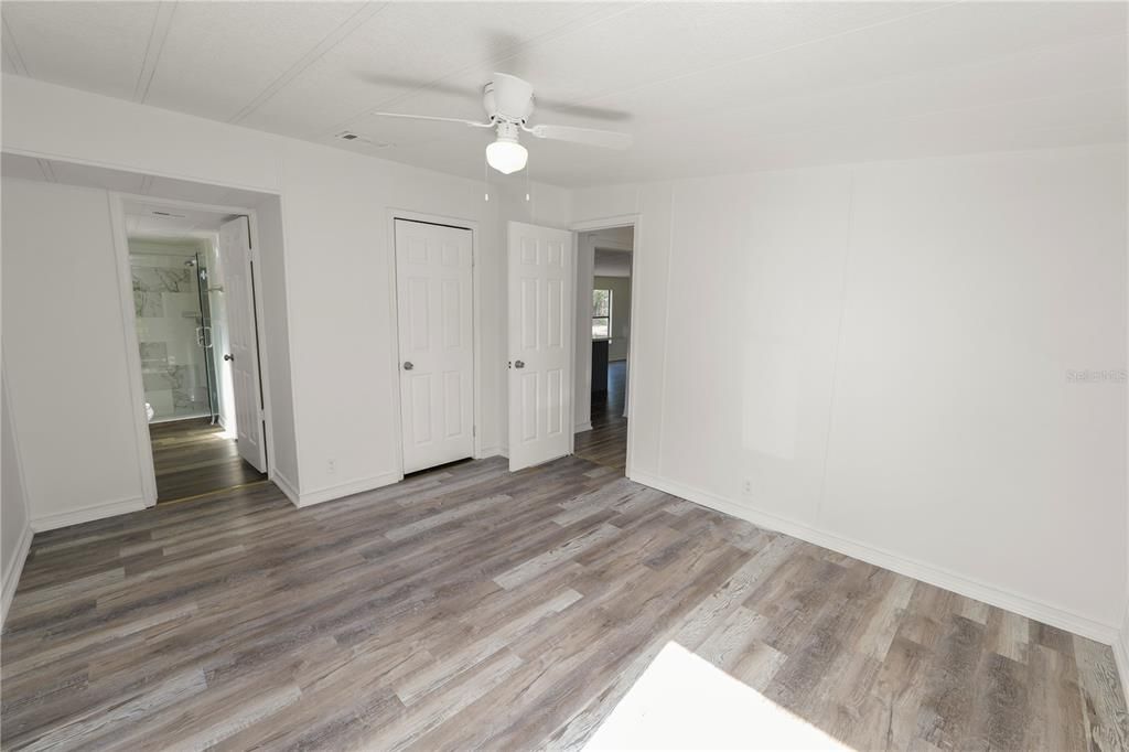 На продажу: $279,900 (3 спален, 2 ванн, 1404 Квадратных фут)