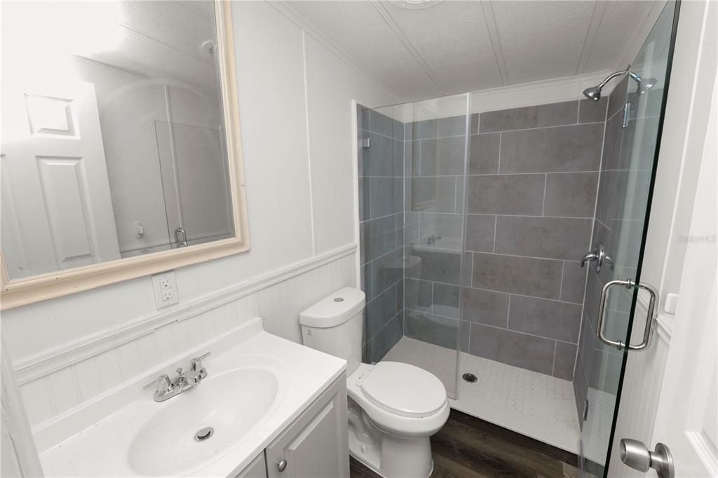 На продажу: $279,900 (3 спален, 2 ванн, 1404 Квадратных фут)