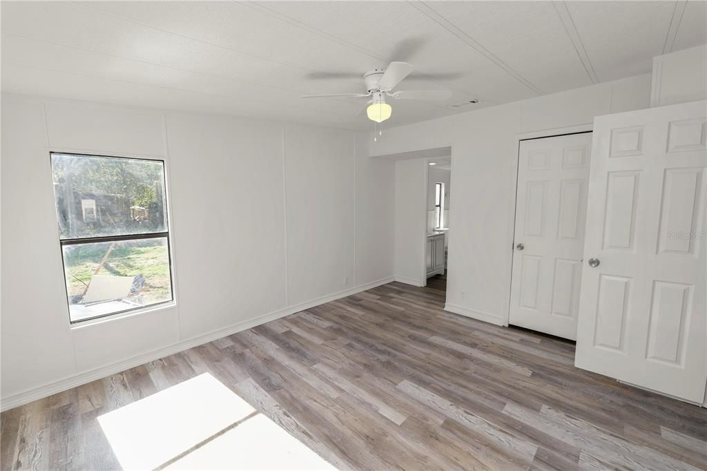 На продажу: $279,900 (3 спален, 2 ванн, 1404 Квадратных фут)