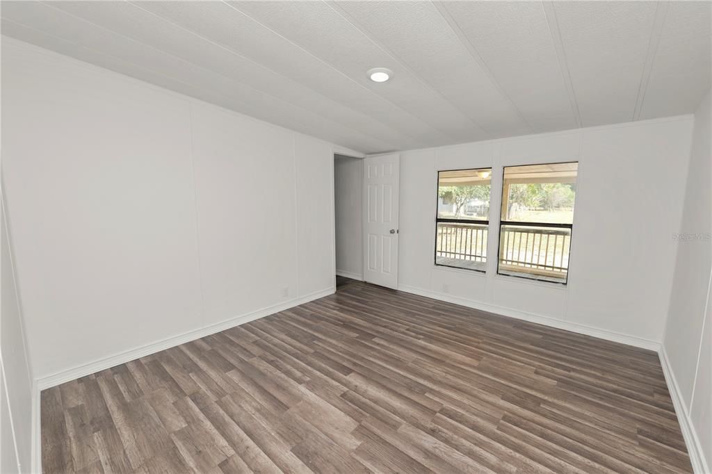 На продажу: $279,900 (3 спален, 2 ванн, 1404 Квадратных фут)