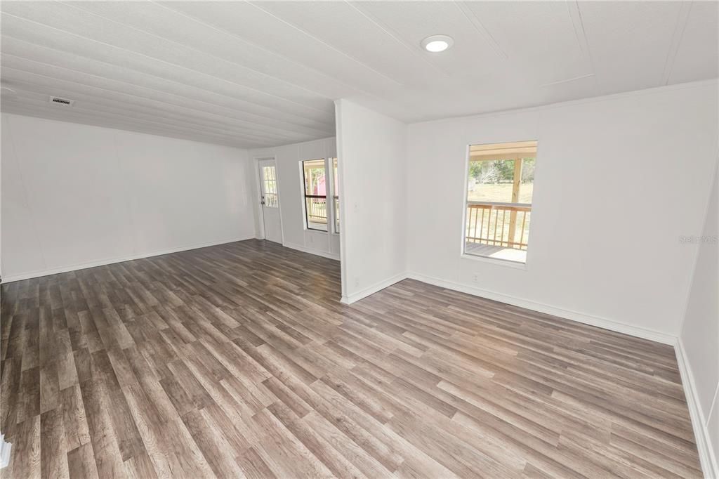 На продажу: $279,900 (3 спален, 2 ванн, 1404 Квадратных фут)