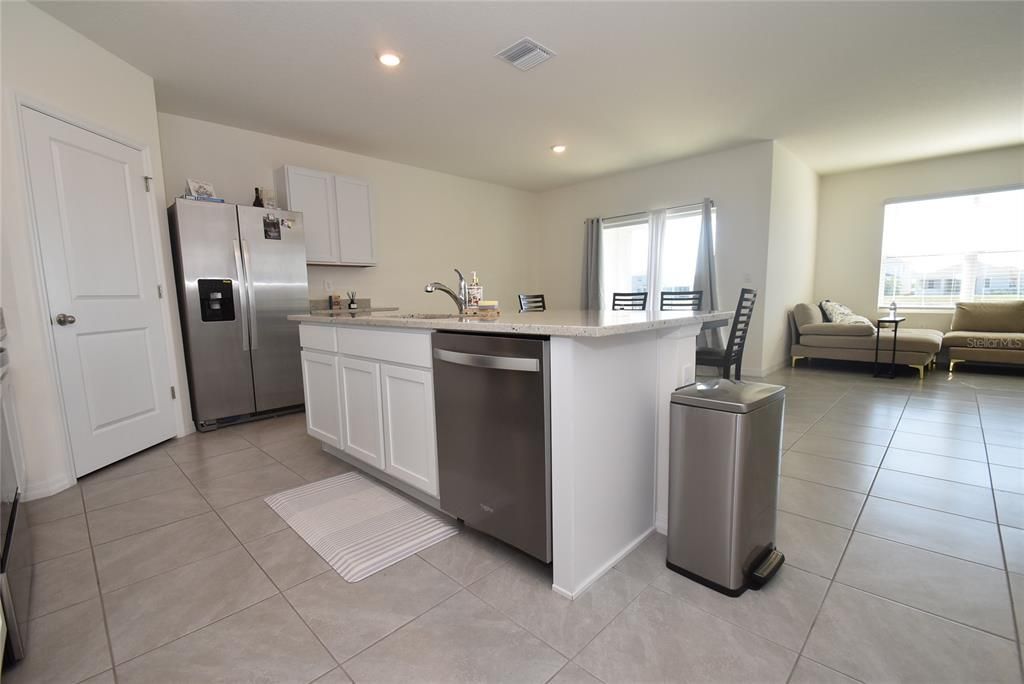 出租: $2,800 (4 贝兹, 2 浴室, 1827 平方英尺)