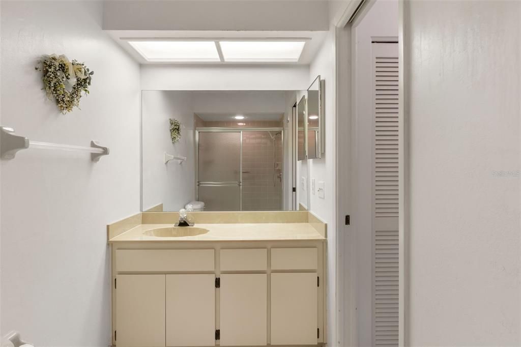 For Sale: $199,900 (2 beds, 2 baths, 1296 Square Feet)