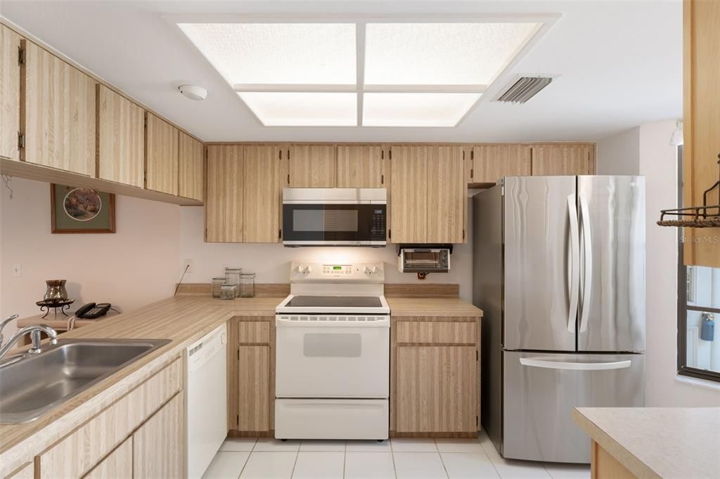 For Sale: $199,900 (2 beds, 2 baths, 1296 Square Feet)