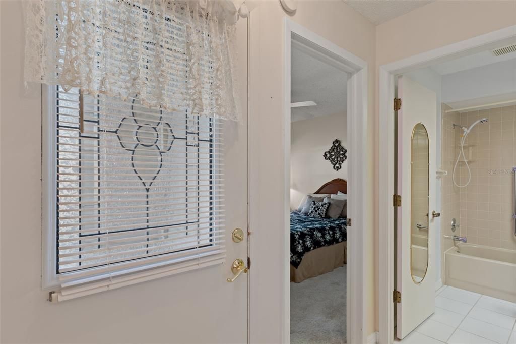 For Sale: $199,900 (2 beds, 2 baths, 1296 Square Feet)