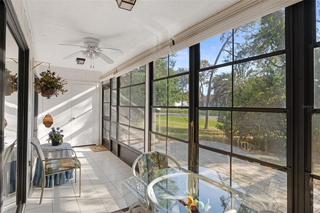 For Sale: $199,900 (2 beds, 2 baths, 1296 Square Feet)