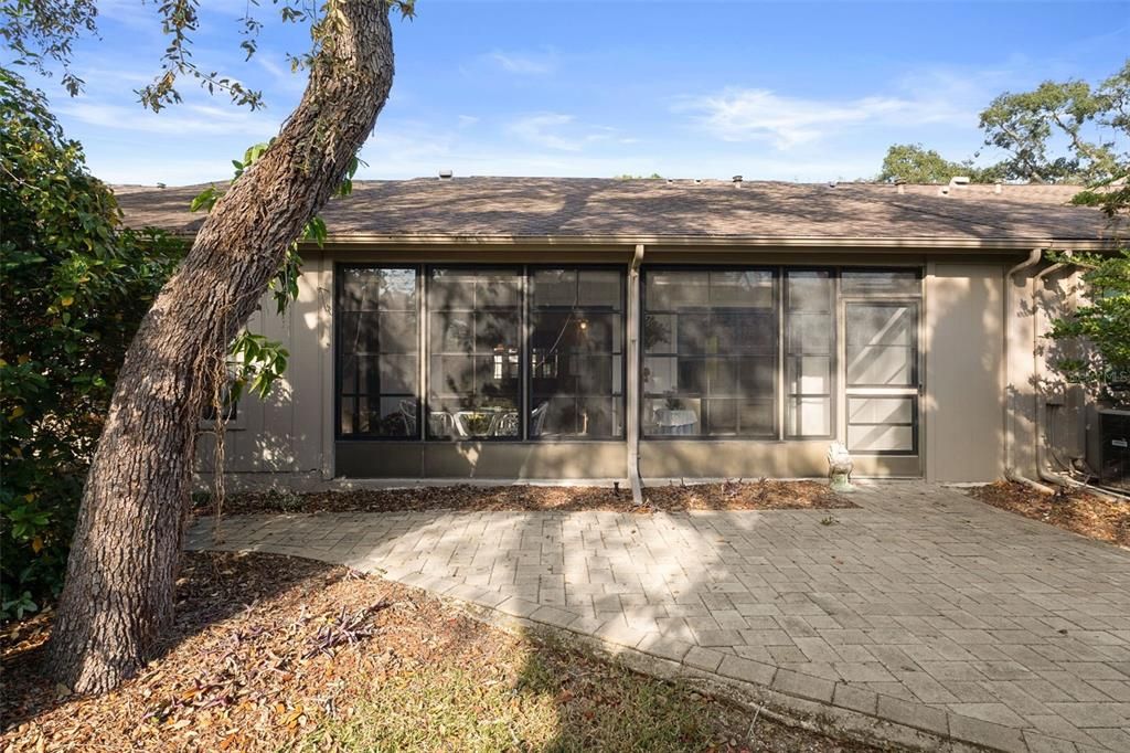 For Sale: $199,900 (2 beds, 2 baths, 1296 Square Feet)