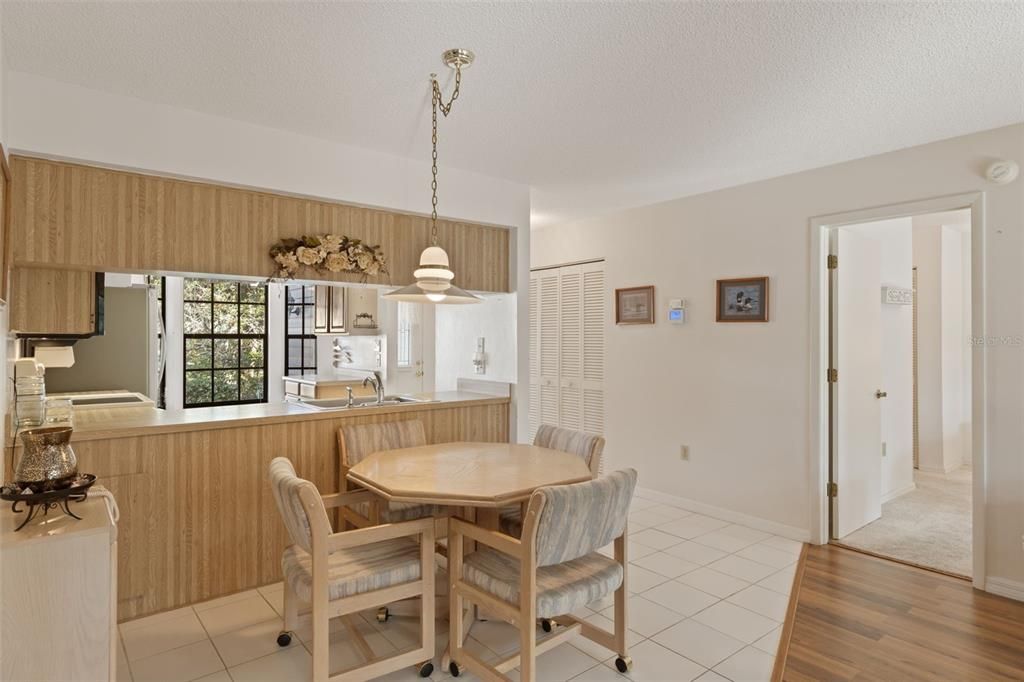 For Sale: $199,900 (2 beds, 2 baths, 1296 Square Feet)