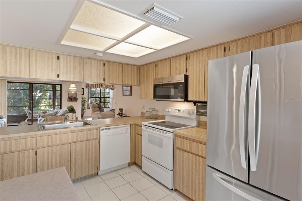 For Sale: $199,900 (2 beds, 2 baths, 1296 Square Feet)