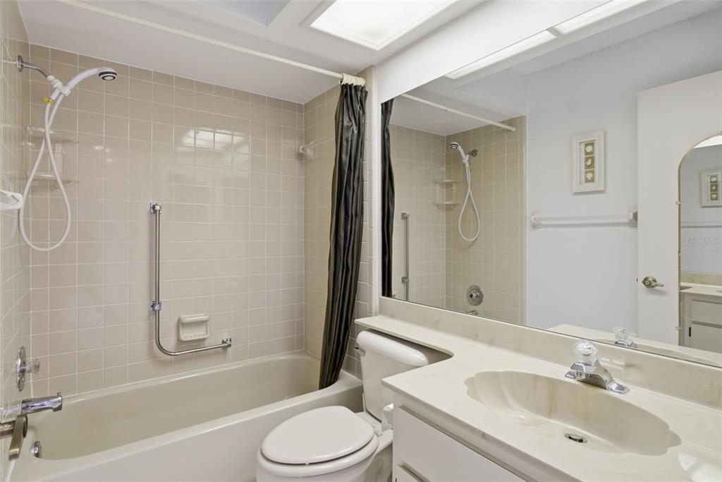 For Sale: $199,900 (2 beds, 2 baths, 1296 Square Feet)