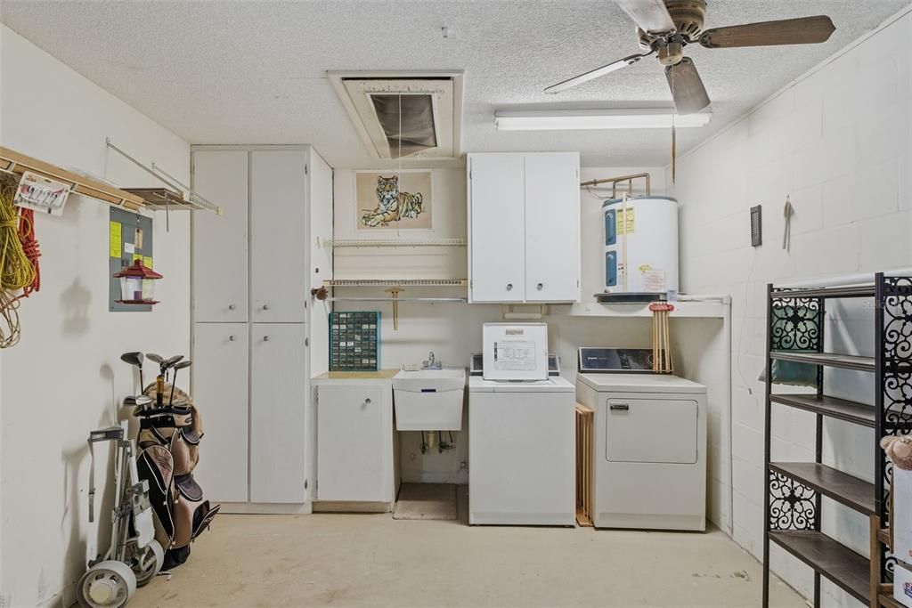 For Sale: $199,900 (2 beds, 2 baths, 1296 Square Feet)