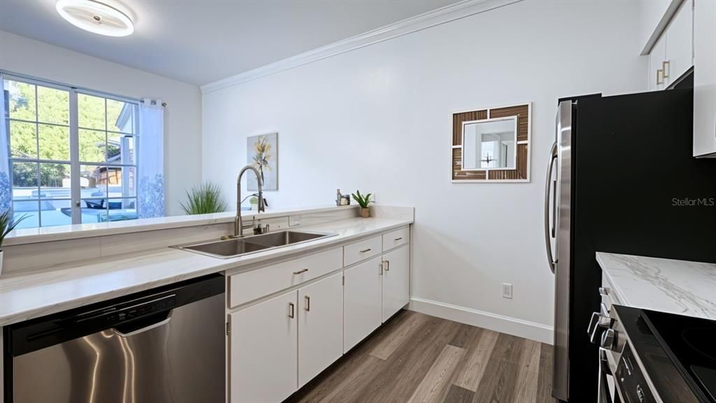 На продажу: $249,900 (2 спален, 2 ванн, 1248 Квадратных фут)