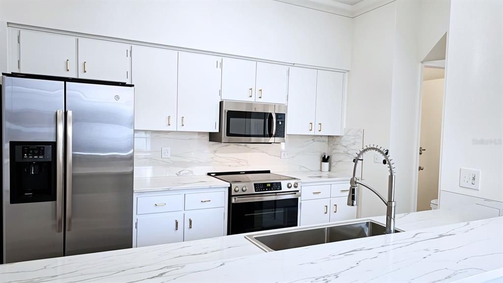 На продажу: $249,900 (2 спален, 2 ванн, 1248 Квадратных фут)