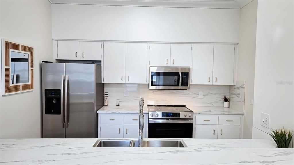 На продажу: $249,900 (2 спален, 2 ванн, 1248 Квадратных фут)