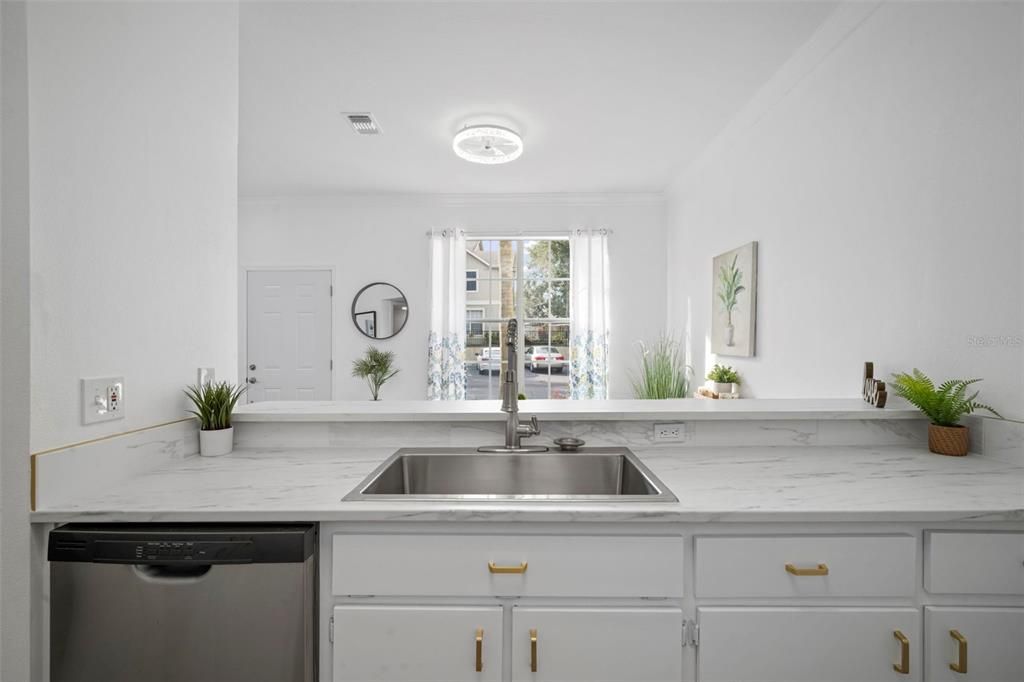 На продажу: $249,900 (2 спален, 2 ванн, 1248 Квадратных фут)