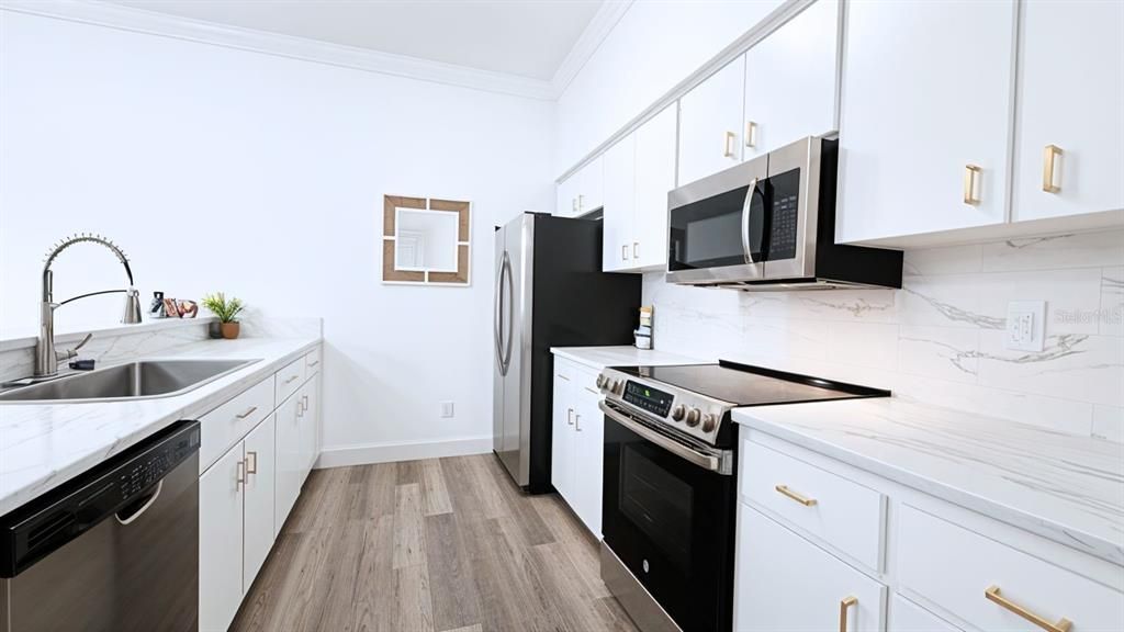 На продажу: $249,900 (2 спален, 2 ванн, 1248 Квадратных фут)