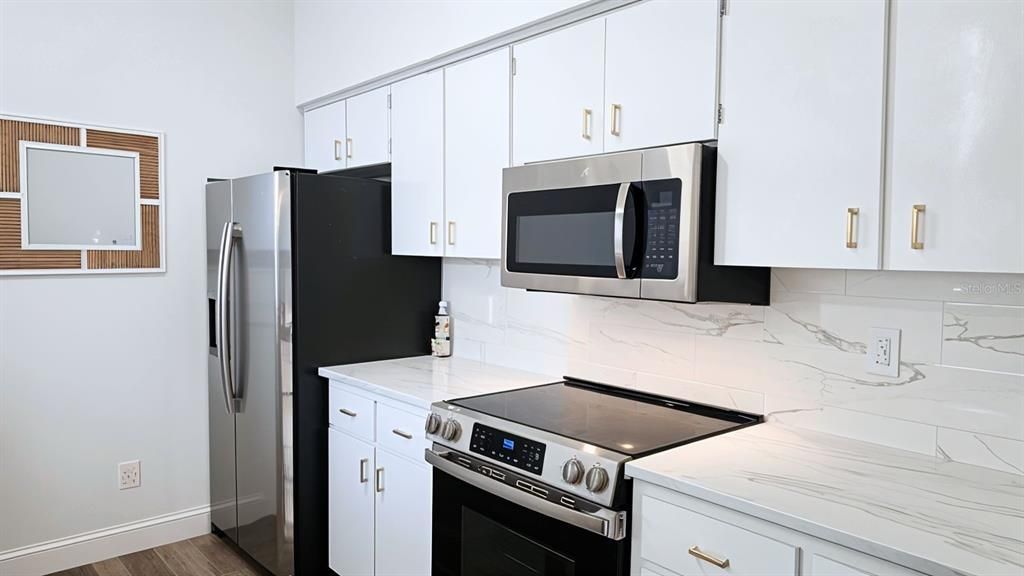 На продажу: $249,900 (2 спален, 2 ванн, 1248 Квадратных фут)