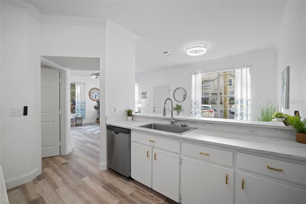 На продажу: $249,900 (2 спален, 2 ванн, 1248 Квадратных фут)