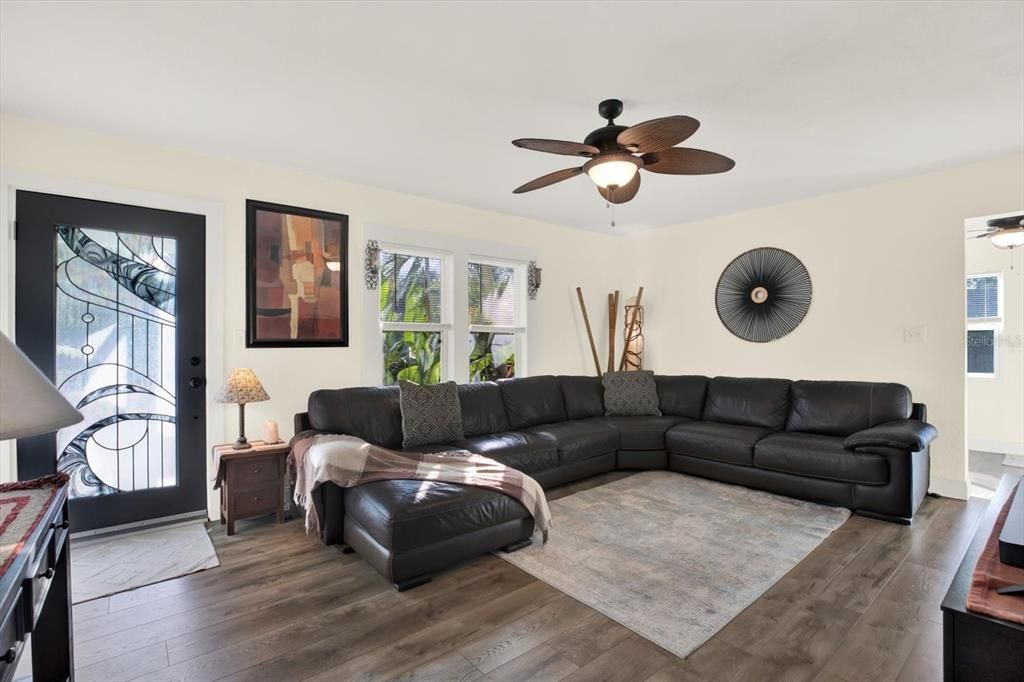 На продажу: $549,000 (3 спален, 2 ванн, 1513 Квадратных фут)