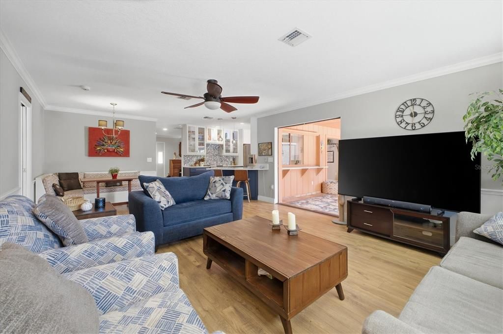 На продажу: $695,000 (3 спален, 2 ванн, 2034 Квадратных фут)