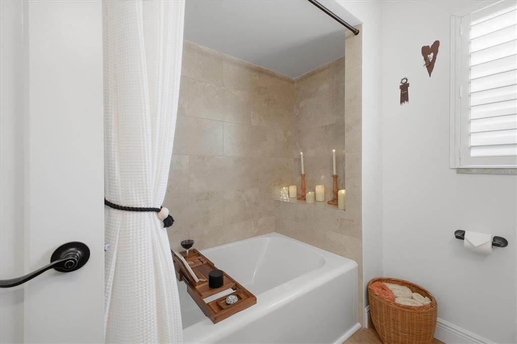 На продажу: $695,000 (3 спален, 2 ванн, 2034 Квадратных фут)