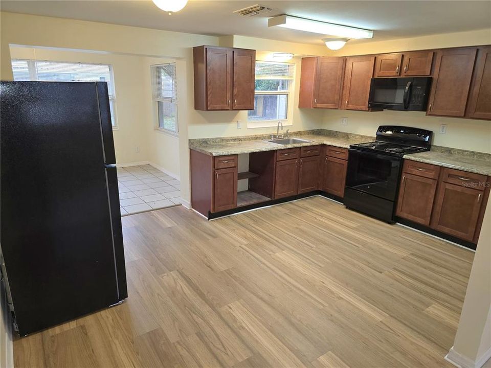 待售: $219,900 (3 贝兹, 2 浴室, 1292 平方英尺)