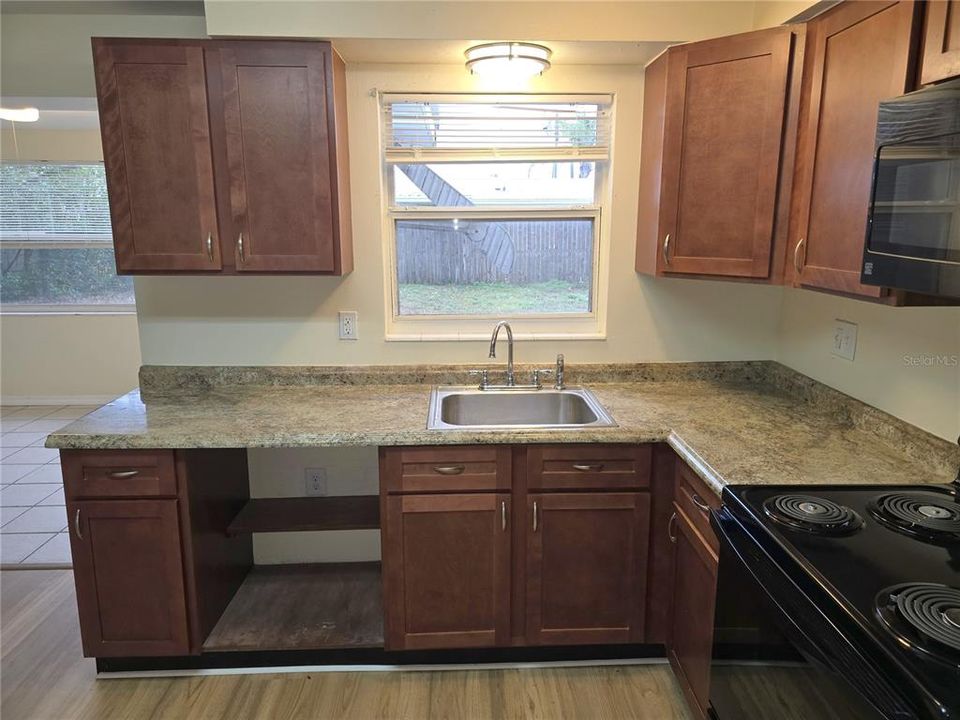 待售: $219,900 (3 贝兹, 2 浴室, 1292 平方英尺)