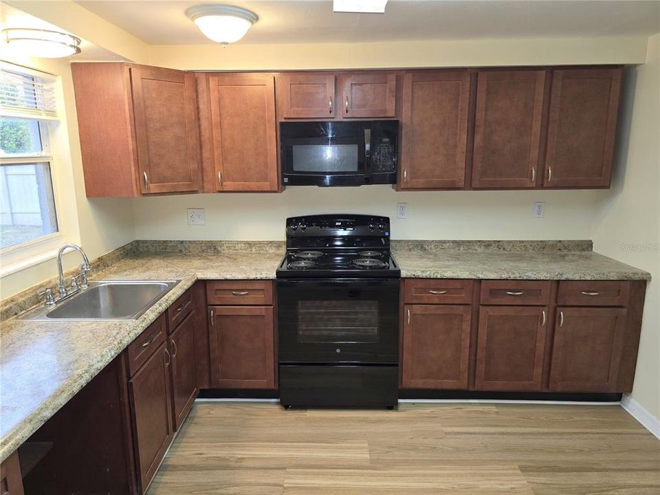 待售: $219,900 (3 贝兹, 2 浴室, 1292 平方英尺)