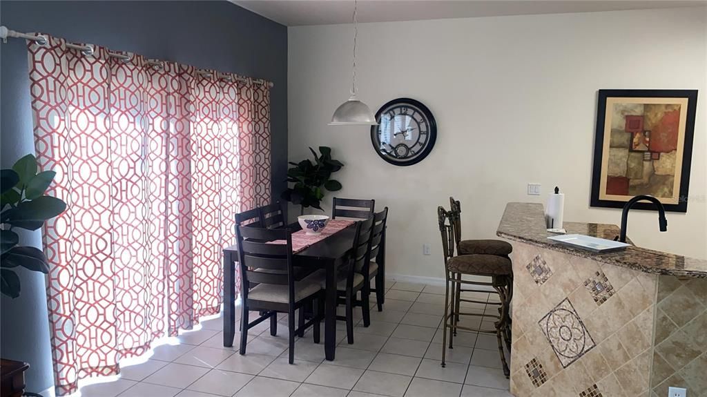 En Renta: $2,599 (4 camas, 3 baños, 1636 Pies cuadrados)