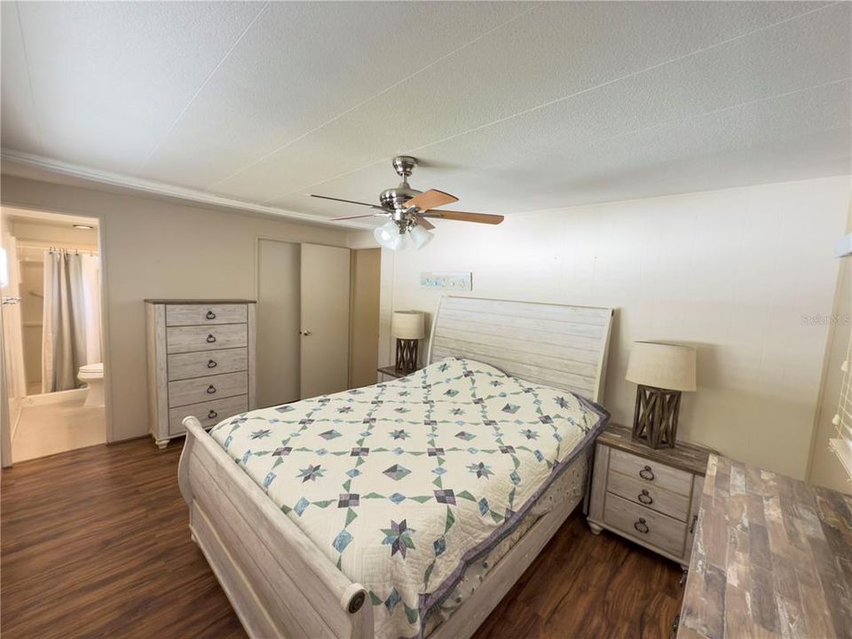 待售: $152,000 (2 贝兹, 2 浴室, 1074 平方英尺)