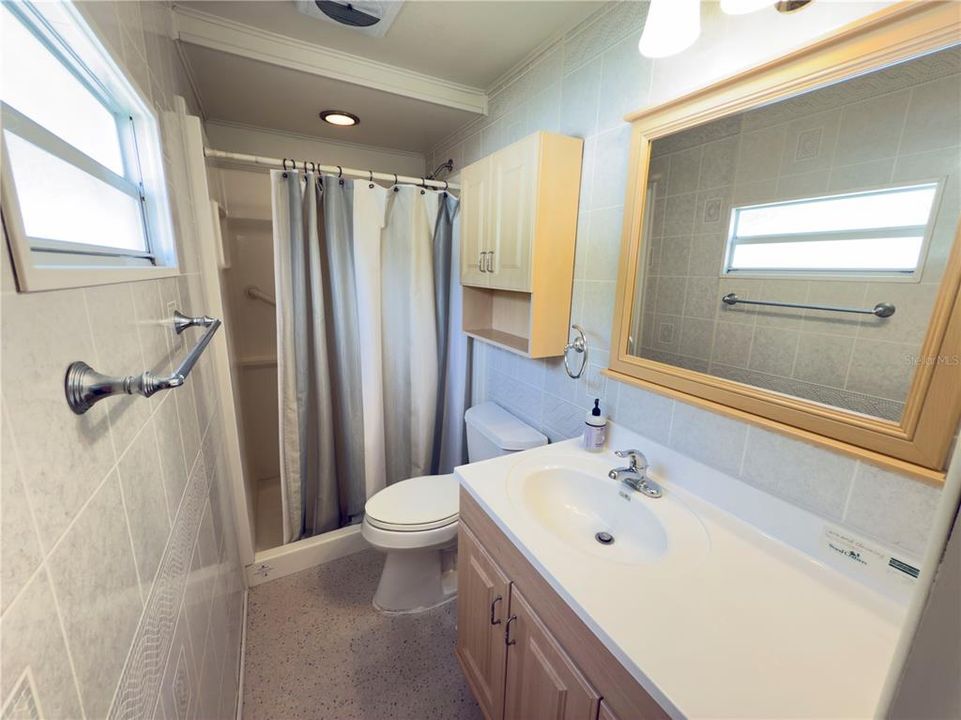 待售: $152,000 (2 贝兹, 2 浴室, 1074 平方英尺)