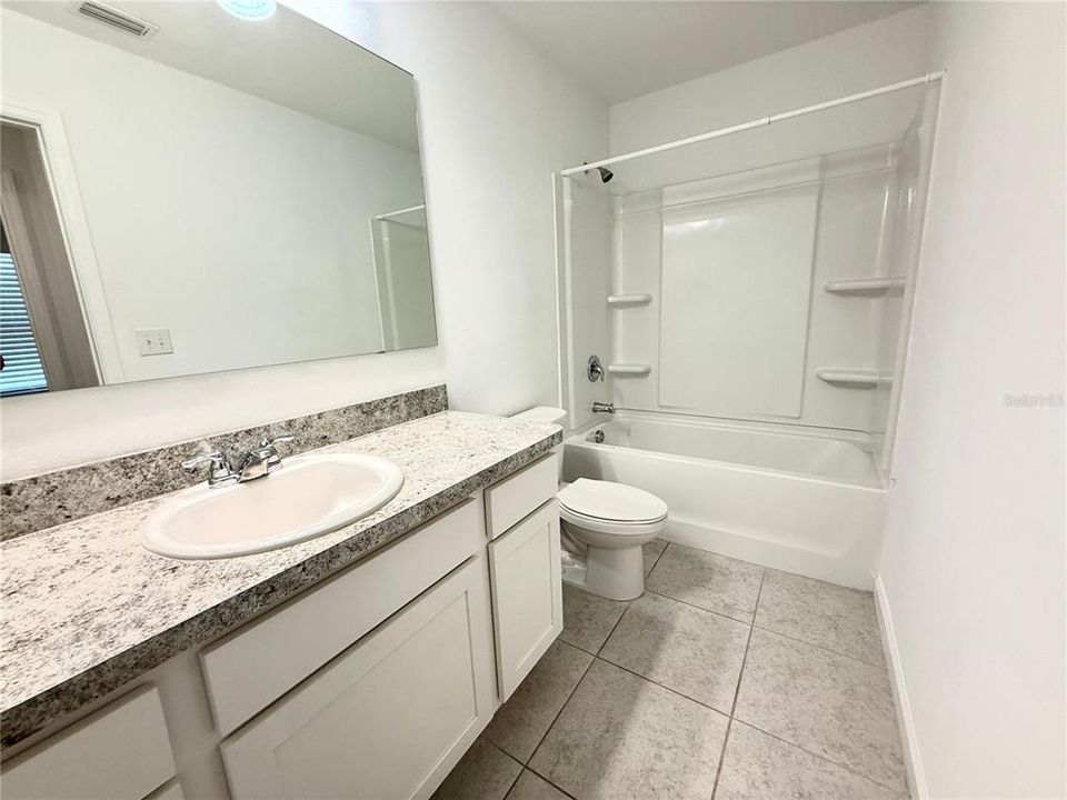 出租: $1,950 (3 贝兹, 2 浴室, 1424 平方英尺)