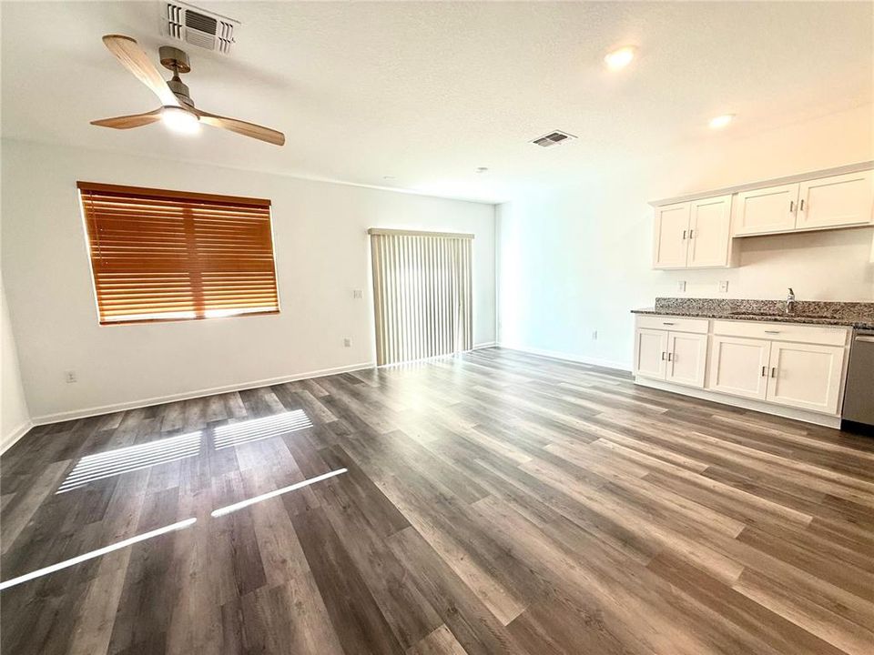 出租: $1,950 (3 贝兹, 2 浴室, 1424 平方英尺)