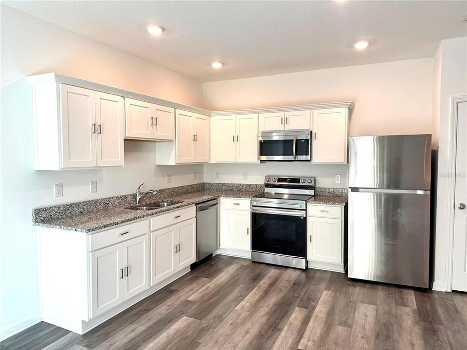 出租: $1,950 (3 贝兹, 2 浴室, 1424 平方英尺)