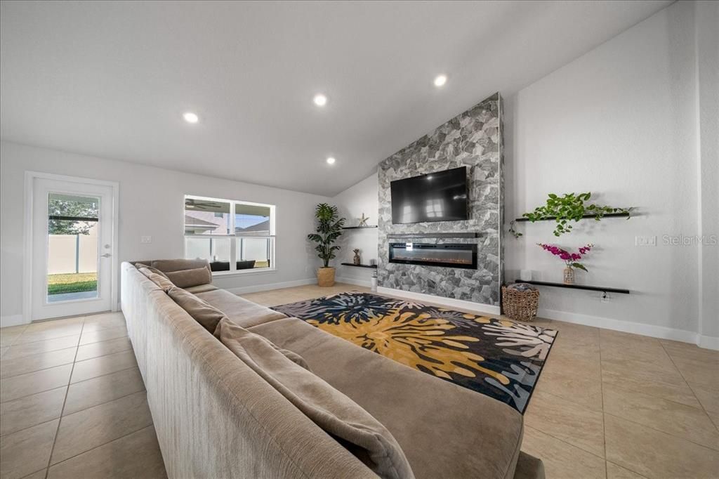 For Sale: $420,000 (4 beds, 3 baths, 3000 Square Feet)