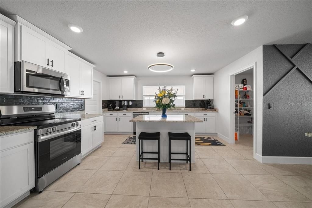 For Sale: $420,000 (4 beds, 3 baths, 3000 Square Feet)