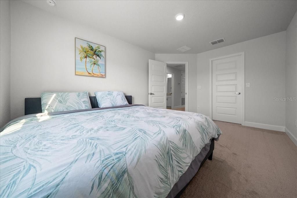 For Sale: $420,000 (4 beds, 3 baths, 3000 Square Feet)